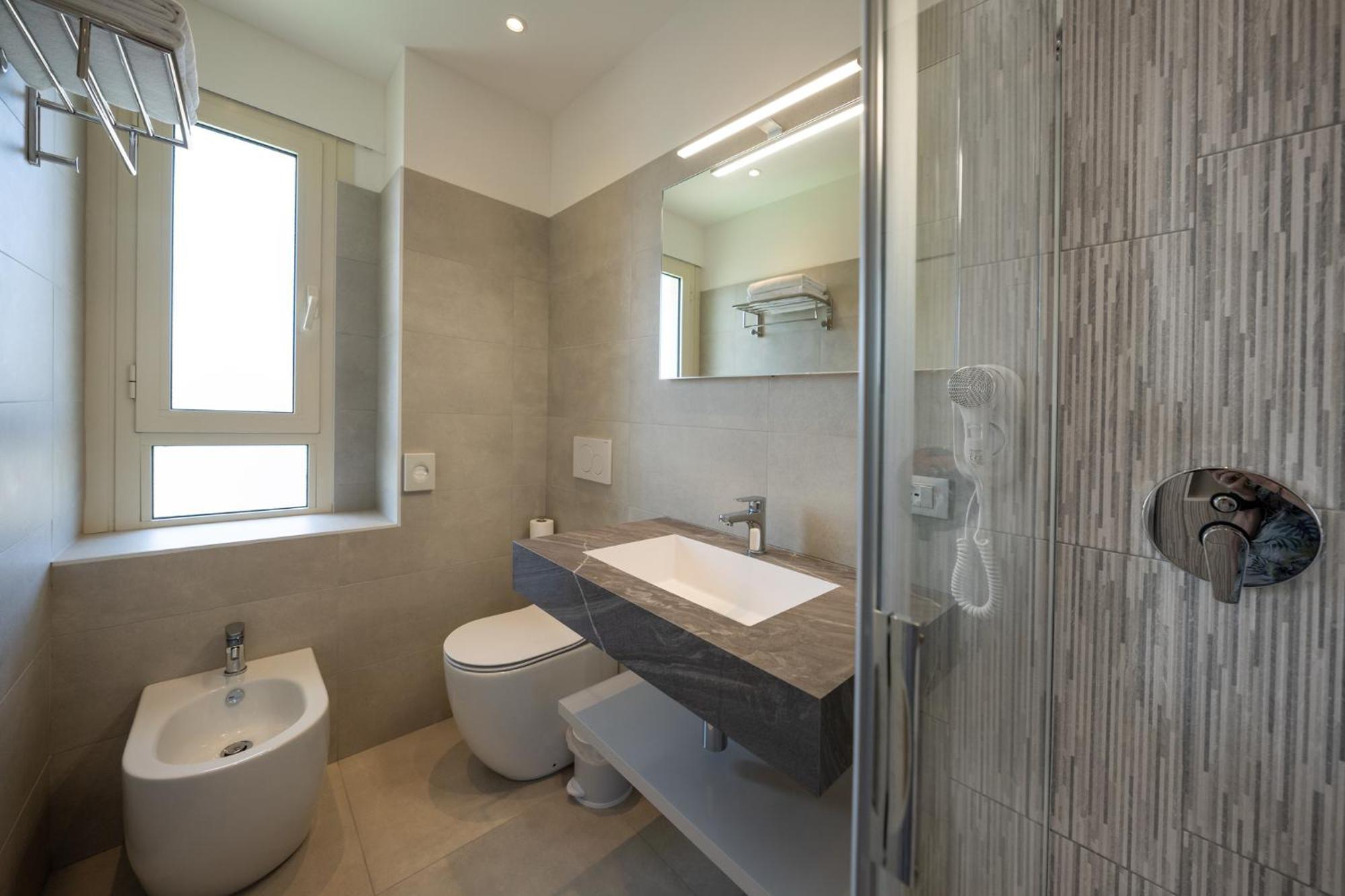 Hotel Laurin ลิโดดิเยโซโล ภายนอก รูปภาพ