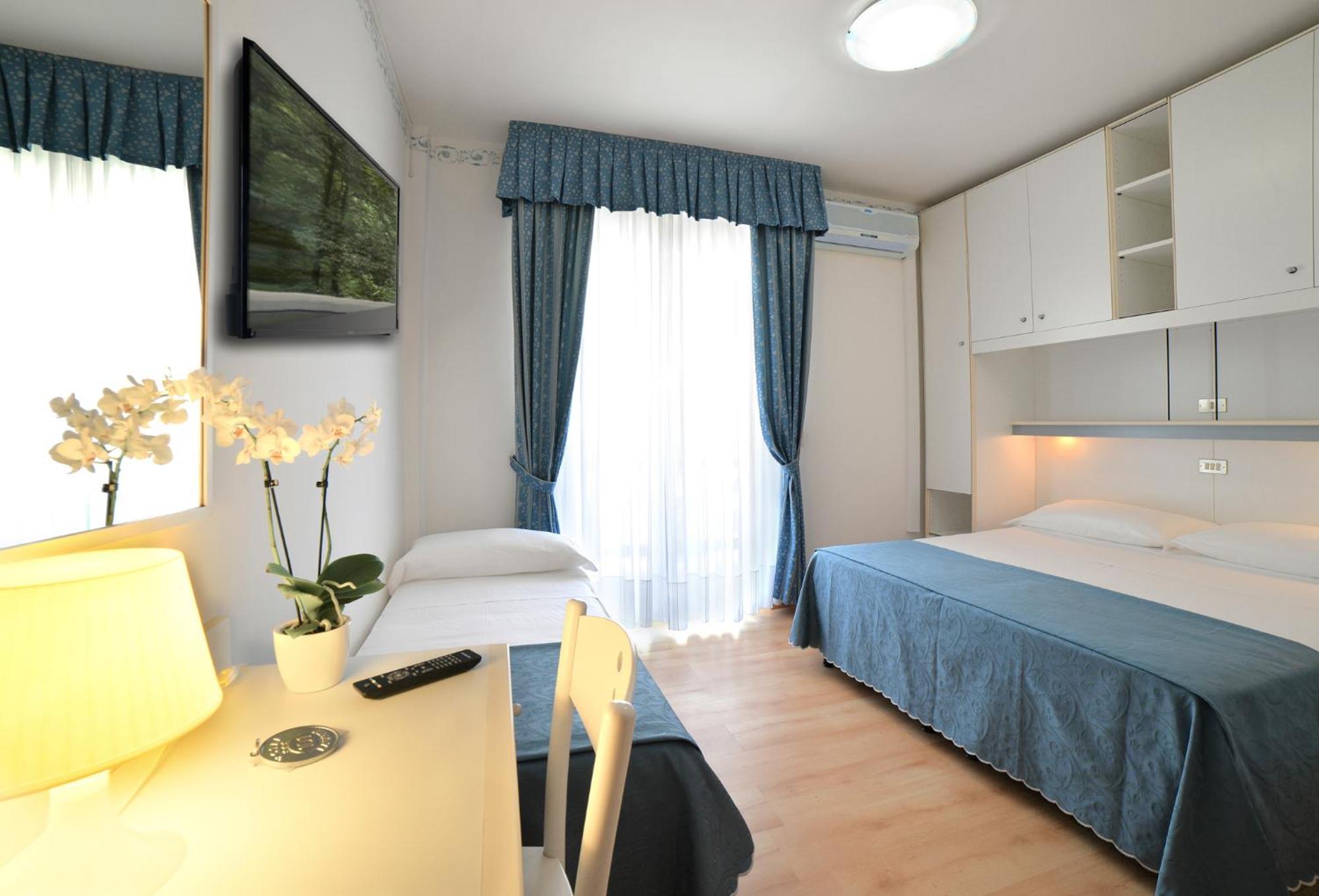 Hotel Laurin ลิโดดิเยโซโล ภายนอก รูปภาพ