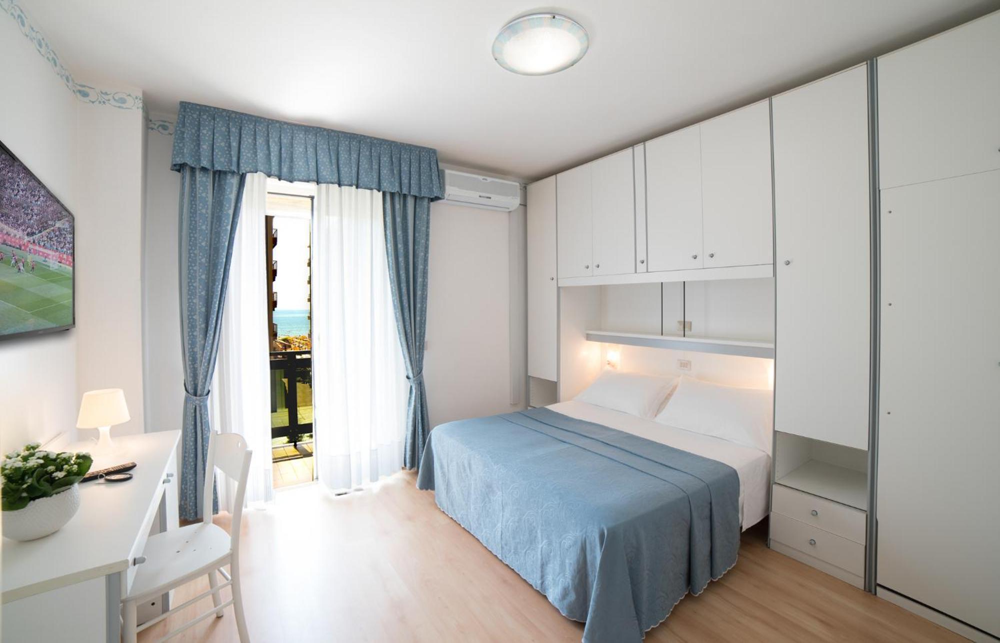 Hotel Laurin ลิโดดิเยโซโล ภายนอก รูปภาพ