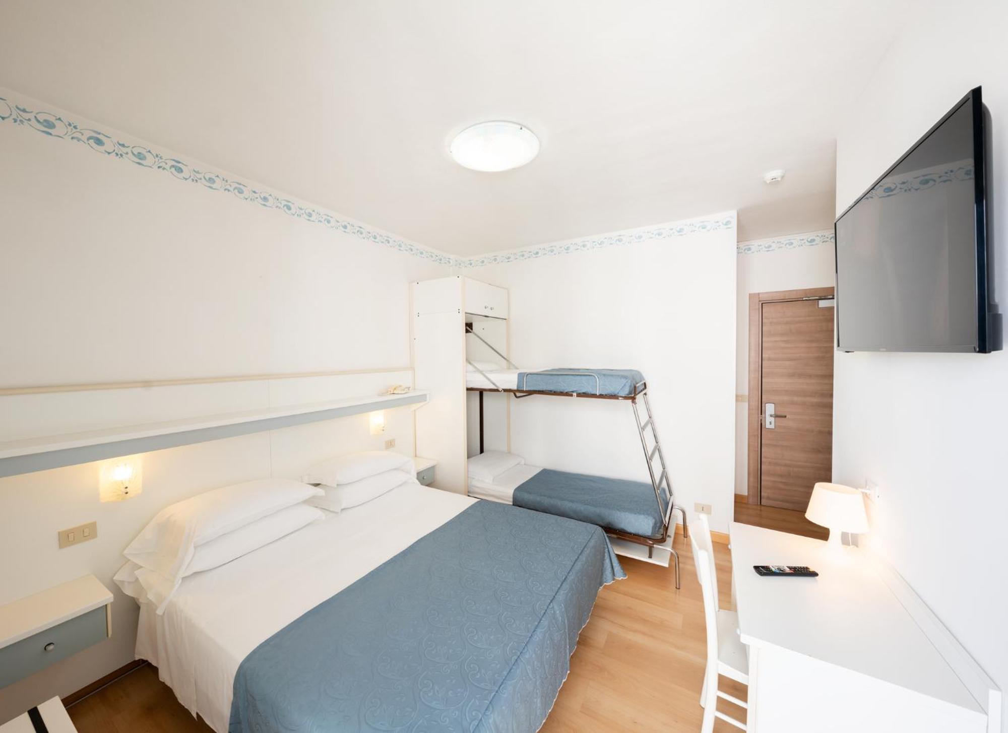 Hotel Laurin ลิโดดิเยโซโล ภายนอก รูปภาพ